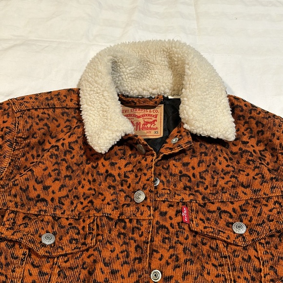 Leopard Print Levi’s Jacket - Picture 2 of 4